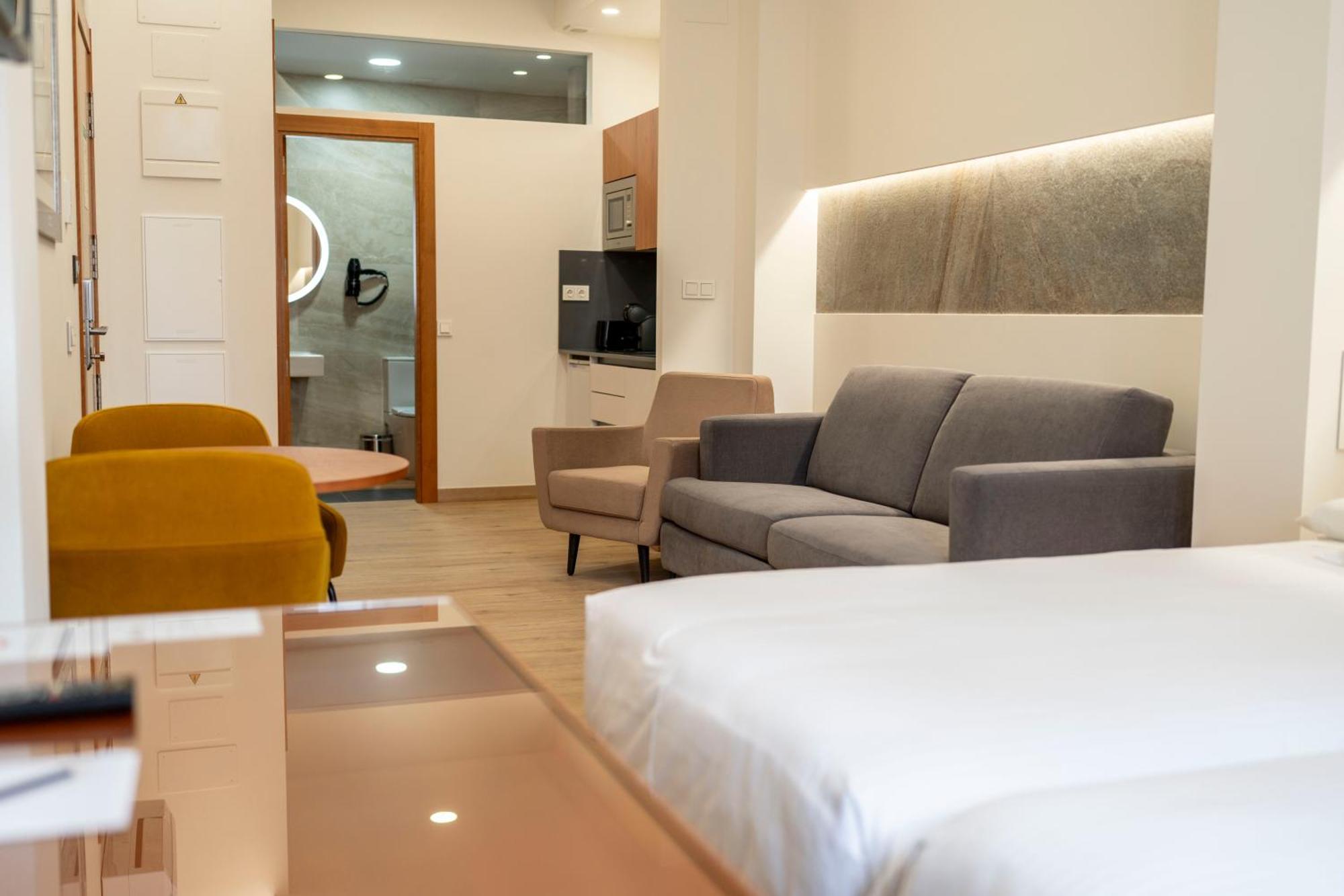 Torreluz Suites Almeria Exterior photo